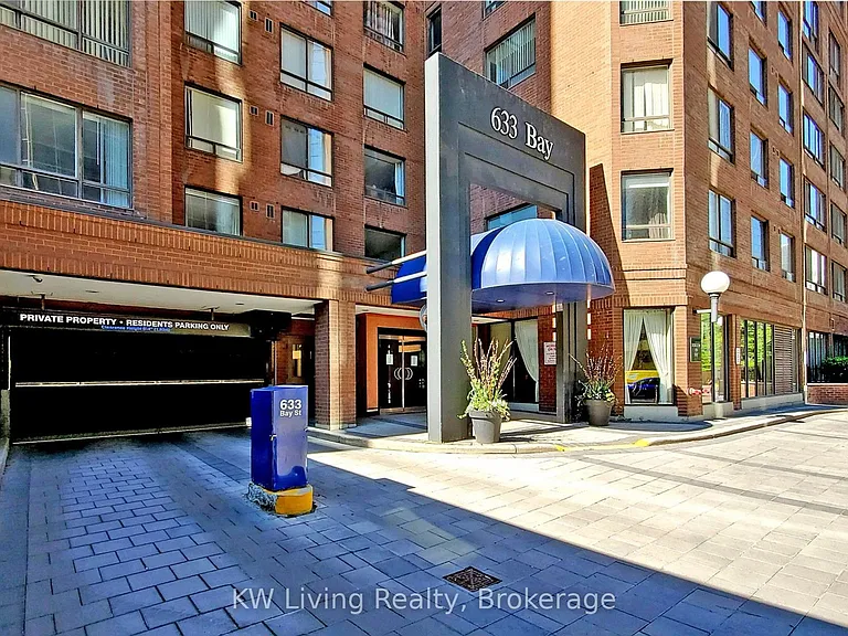 633 Bay St #814 — Photo 4