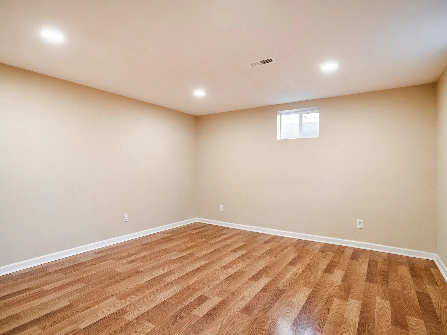 6 bed, 2.0 bath, 1086 sqft, $595 — Photo 3