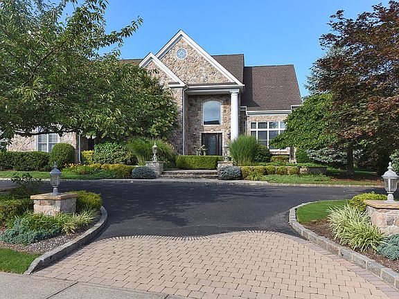 3rd image of 109 Elmwood Dr