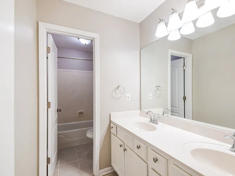 5606 Southbend Ln — Photo 15