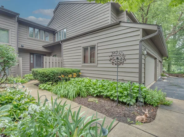 12 Lakewood Cir, Saint Charles, IL 60174