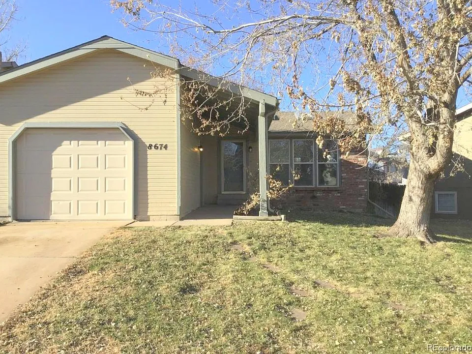 8674 Bluegrass Cir