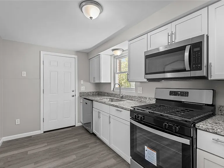 2982 Kestner Ave — Photo 8