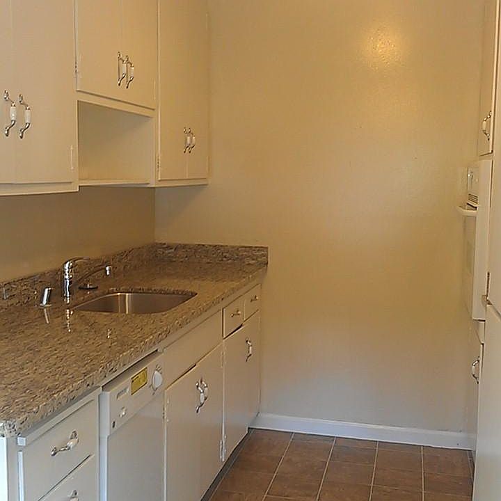 1st image of 540 University Dr APT 3