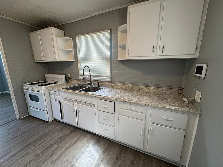 2029 N Goodlet Ave — Photo 7