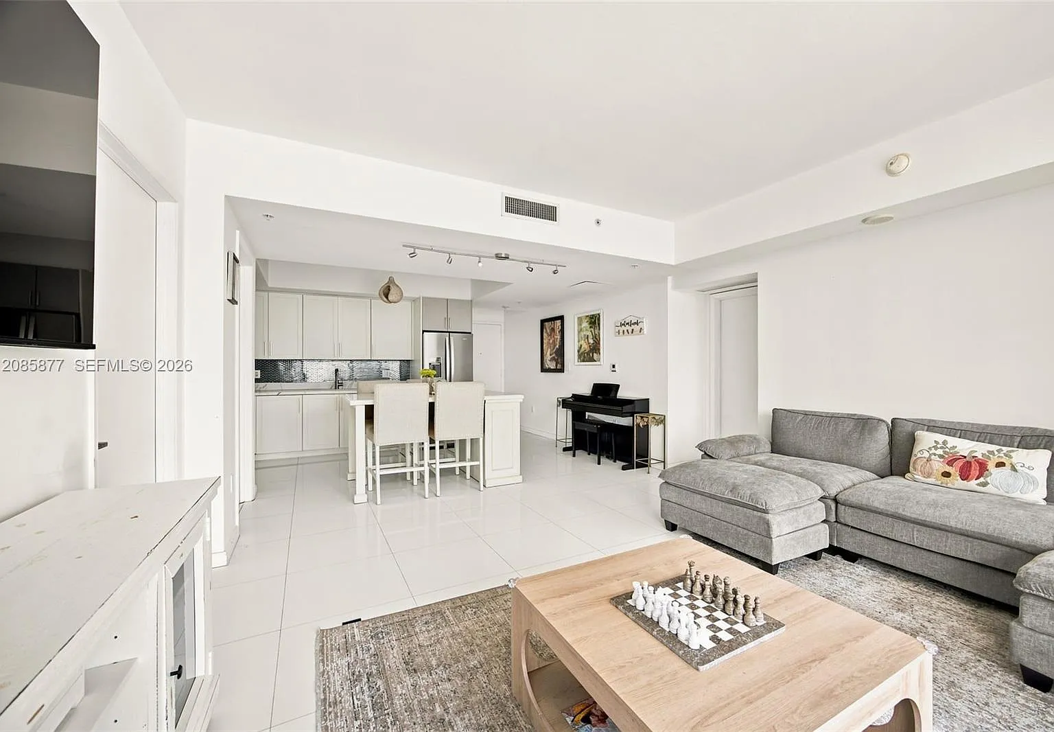 Mint Condo — Photo 2