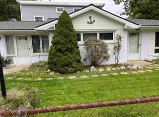 9164 Lakeview St, Fair Haven, MI 48023