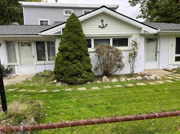 9164 Lakeview St, Fair Haven, MI 48023