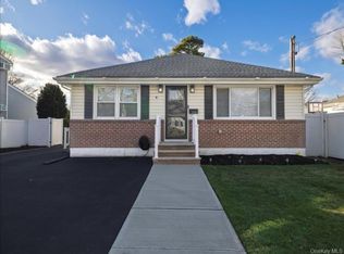 2280 Brookside Ave, Wantagh, NY 11793