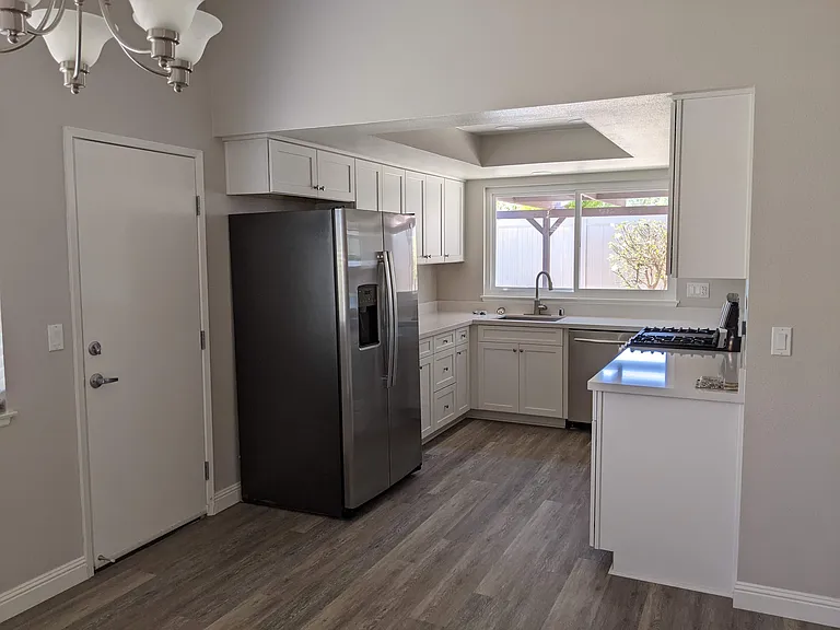1146 Hudson Ct — Photo 13