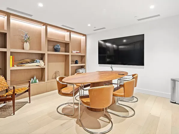 208 Delancey Street image 17 of 18