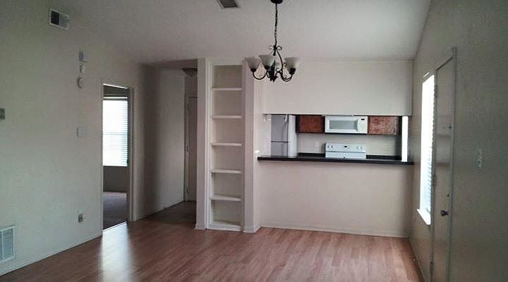 1st image of 2521 Hickory Dr