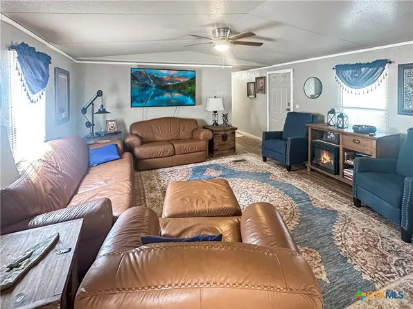 495 County Road 131, Hallettsville, TX 77964