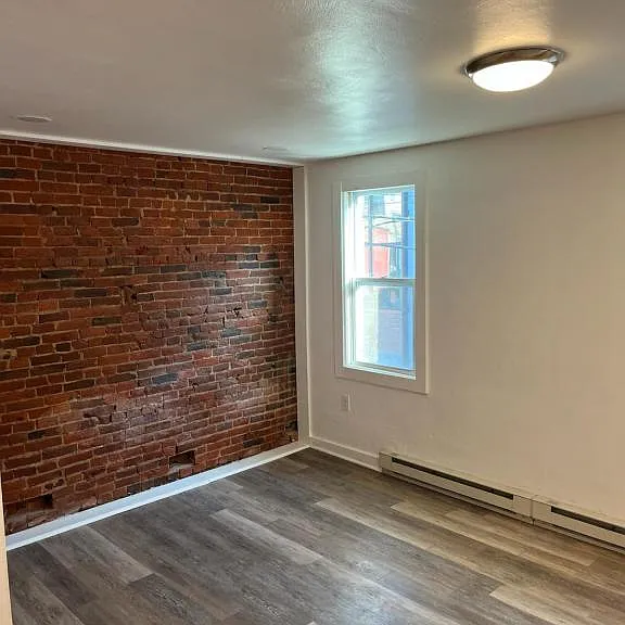 32 Bridge St #4 — Photo 1