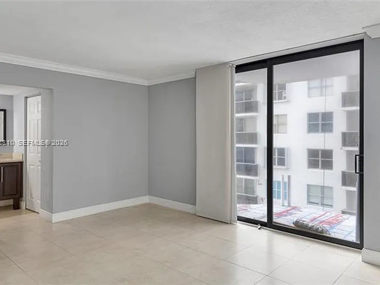 6061 Collins Avenue Cu #15D — Photo 9