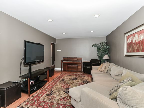 3rd image of 5624 N Odell Ave