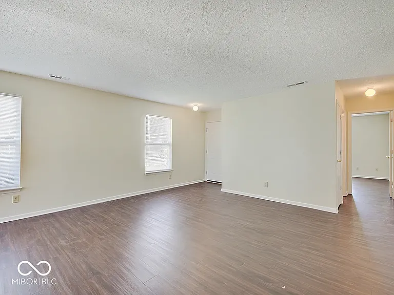 2372 Summerwood Ln — Photo 9