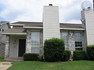 5928 S Westcreek Ct, Fort Worth, TX 76133