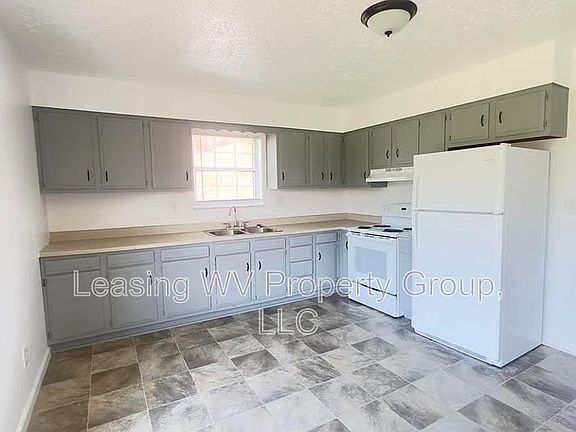 2nd image of 3305 Carpenter Ave