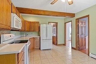 4th image of 24 Oak Ave #A