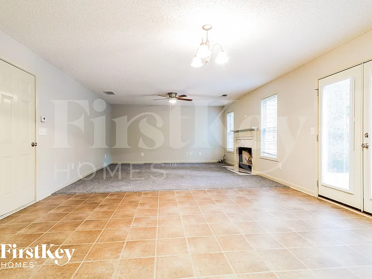 894 Hawk Creek Trl — Photo 6