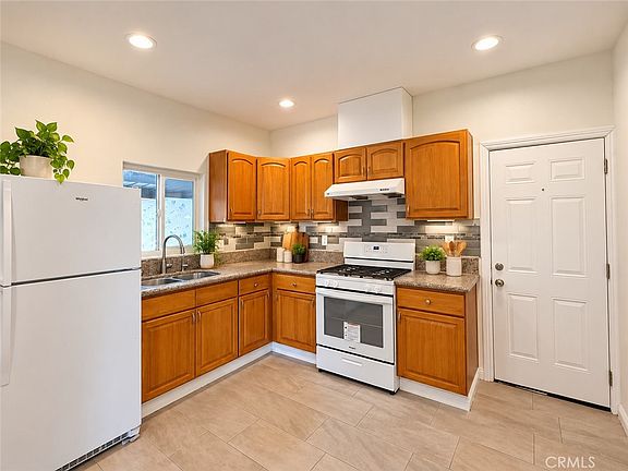 3rd image of 3918 Maple Ave #A