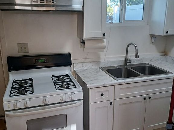 4th image of 433 T St APT B