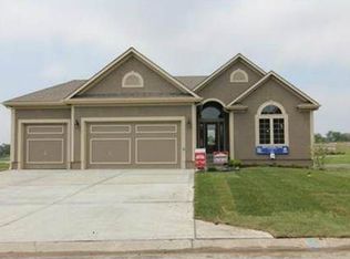 110 N Westglen Dr, Raymore, MO 64083