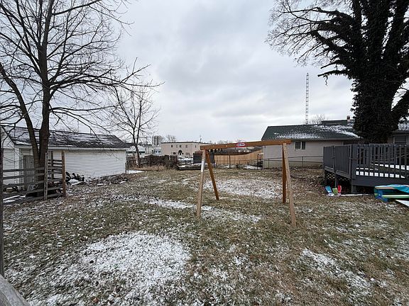 4th image of 1652 Kenton St