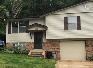 1768 Sparrow Point Ln, Fenton, MO 63026