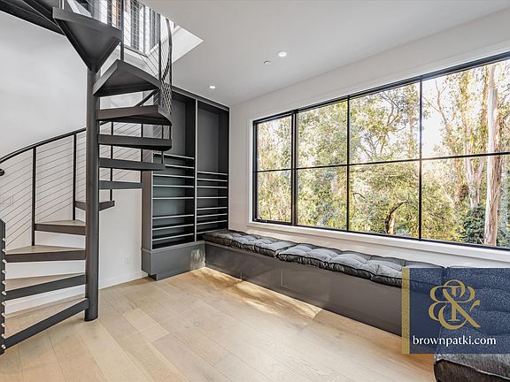 5th image of 299 Edgewood Ave #A