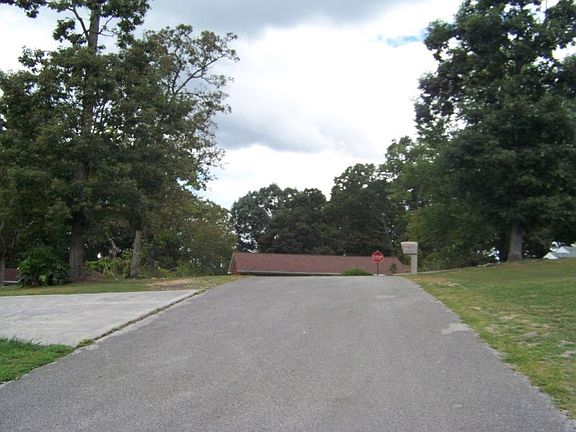 5th image of 608 Sam Moses Ln