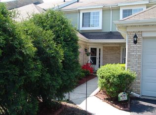 367 Lakeview Cir, Bolingbrook, IL 60440