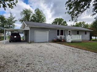 222 S 4th St, Cowden, IL 62422