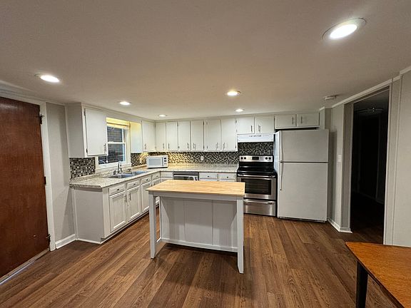 3rd image of 1714 Blair Blvd #B