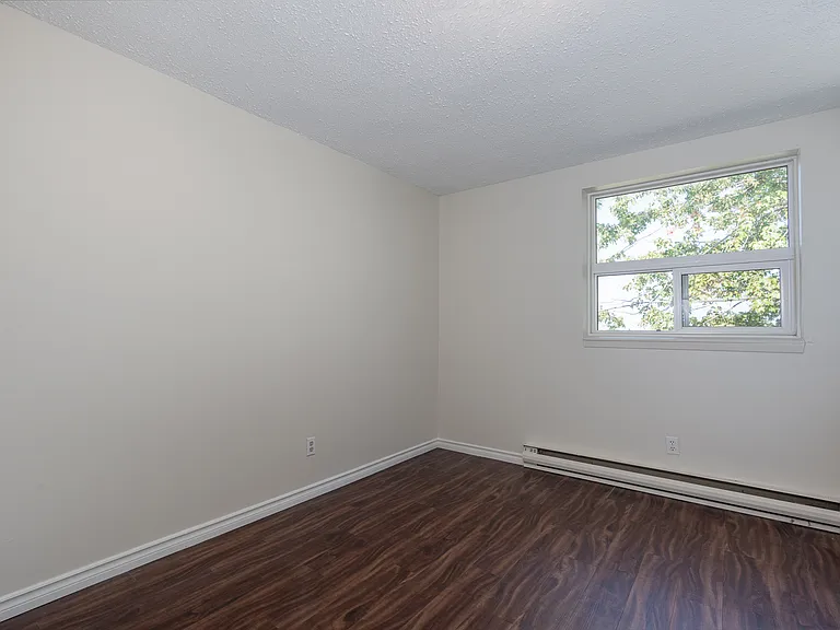 554 Ivings Dr — Photo 17