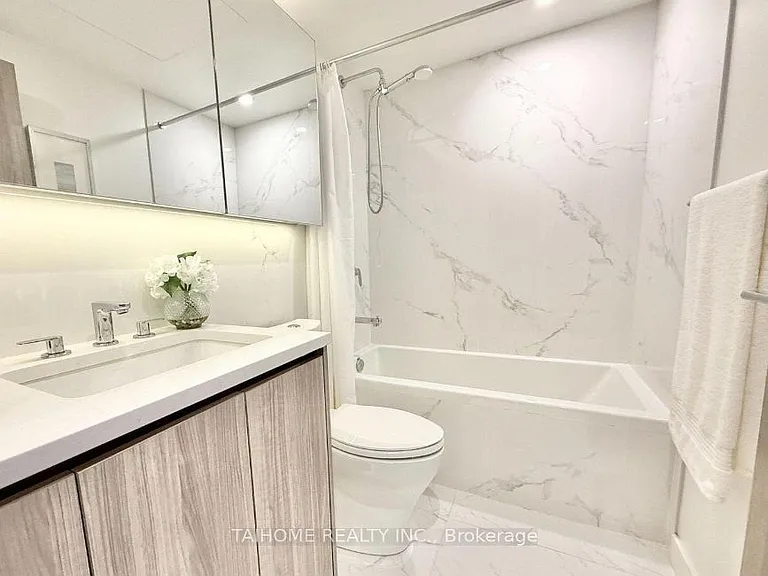 27 McMahon Dr N #203 — Photo 26