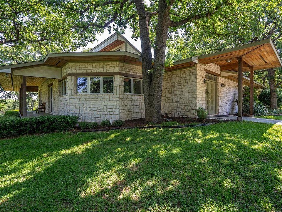 1st image of 1 Ferris Ln