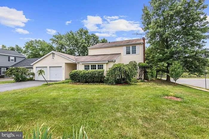 4 bed, 2.5 bath, 1942 sqft, $3,495 — Photo 2