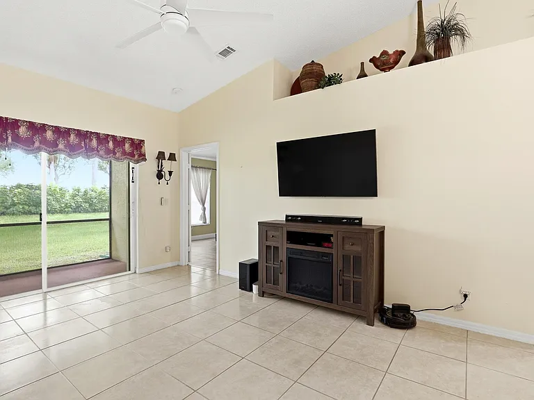 9363 Bridgeport Dr — Photo 42