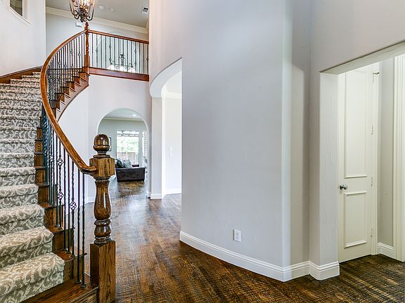5th image of 2324 Maidens Castle Dr