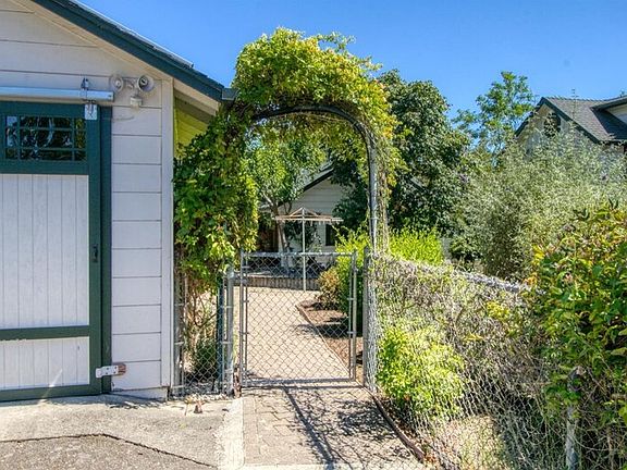 2nd image of 5204 Beaumont Way