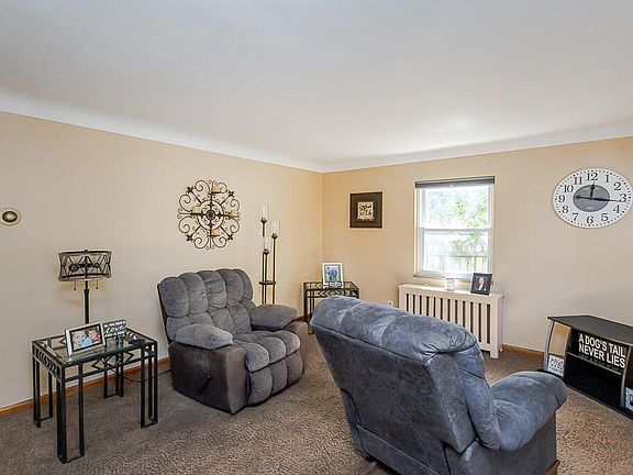 3rd image of 4912 Burnham Ave