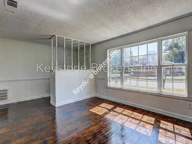 509 Lynmore Cir — Photo 2