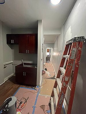 4th image of 157 E 2nd St APT 4A