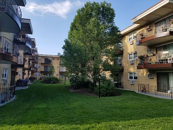2nd image of 5332 W Windsor Ave APT 2D