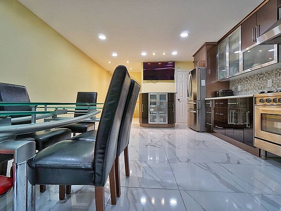 5th image of 28 Mazza Ct