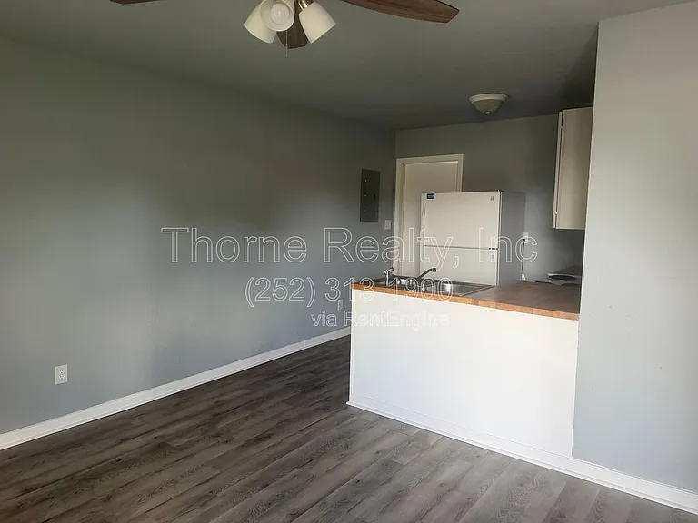 1125 E Grand Ave — Photo 7