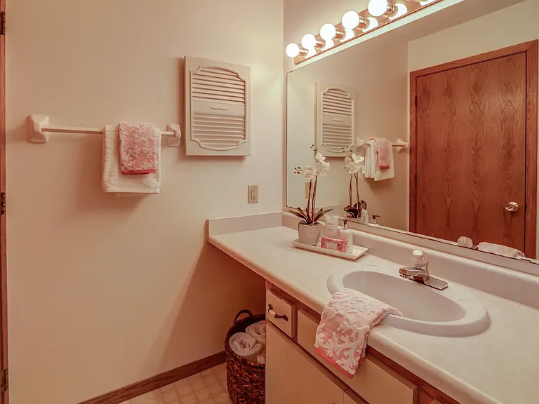 Tree Lane Park Apartments — Photo 9