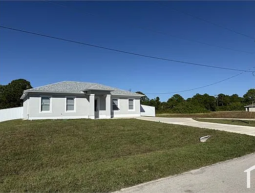 4 bed, $2,500 — Photo 1